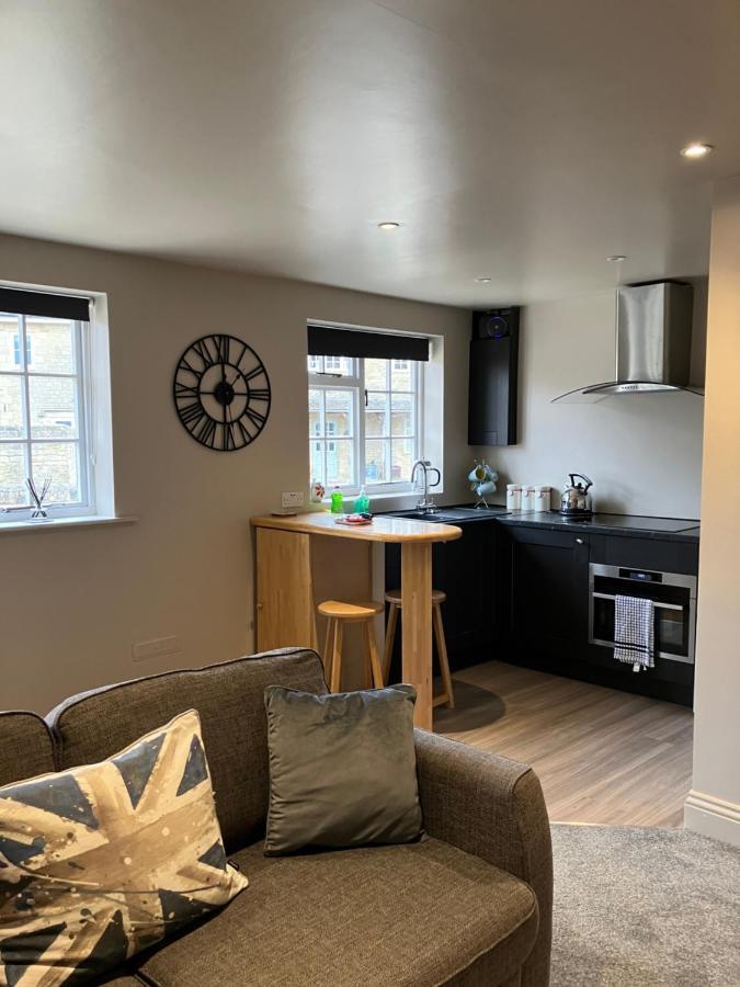 Well Cottage: A Cotswold Cottage At The Heart Of The Village Of Crudwell Eksteriør bilde