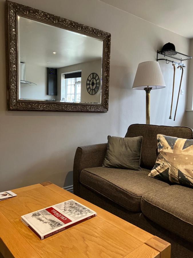 Well Cottage: A Cotswold Cottage At The Heart Of The Village Of Crudwell Eksteriør bilde